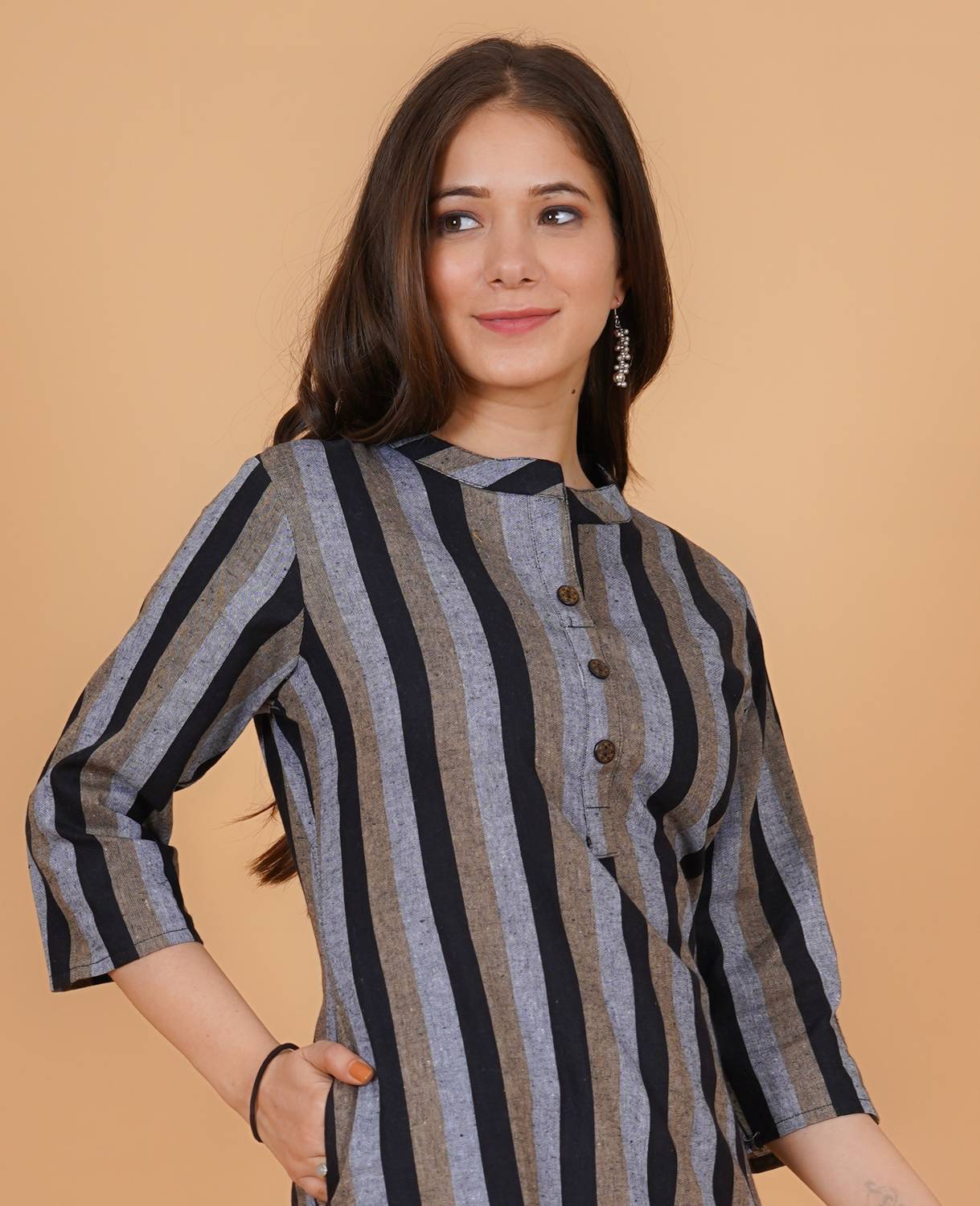 HouseOfCommon Women Striped Cotton Blend Straight Kurta (Black)