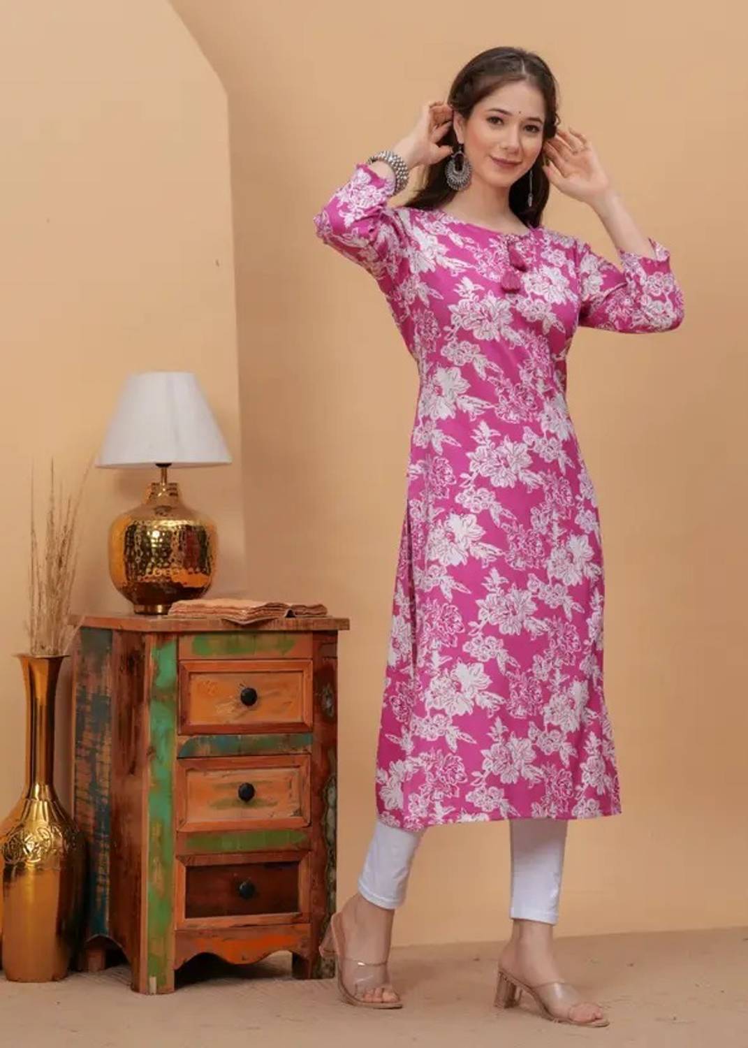 Anmi Floral Print Women Straight Kurta