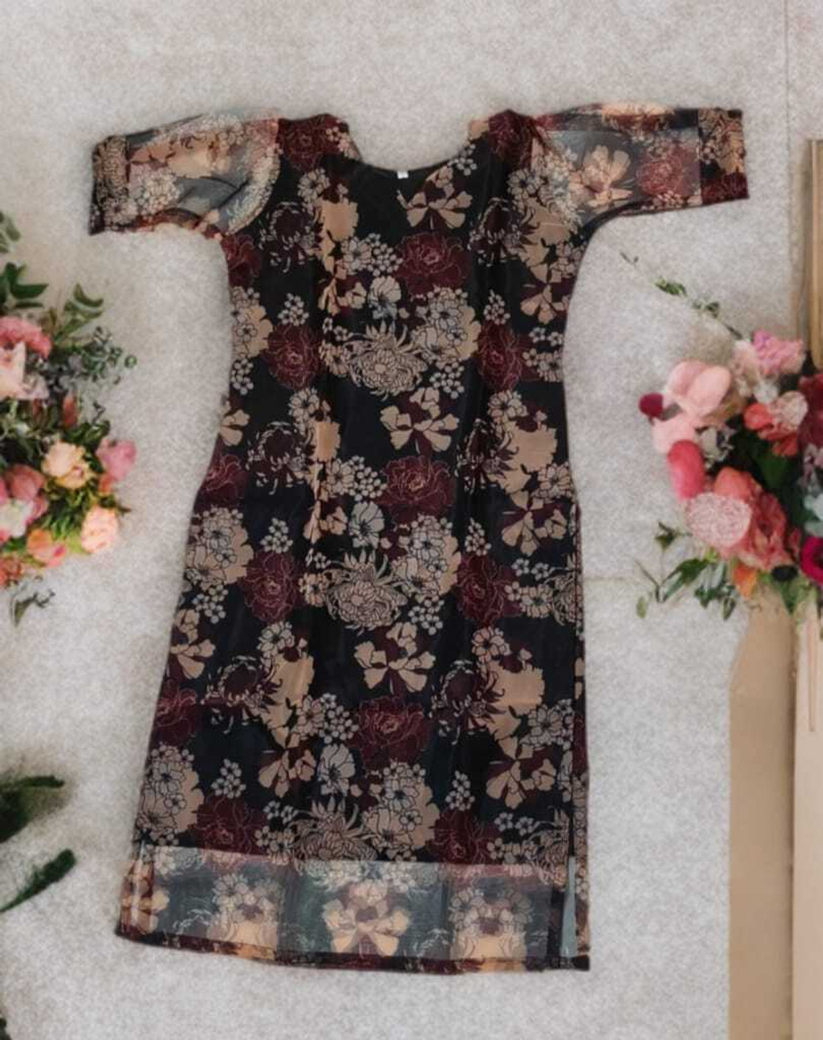 Image of KALAMKARI SOUTH Floral Print Organza Straight Kurta for Women (Multicolor)