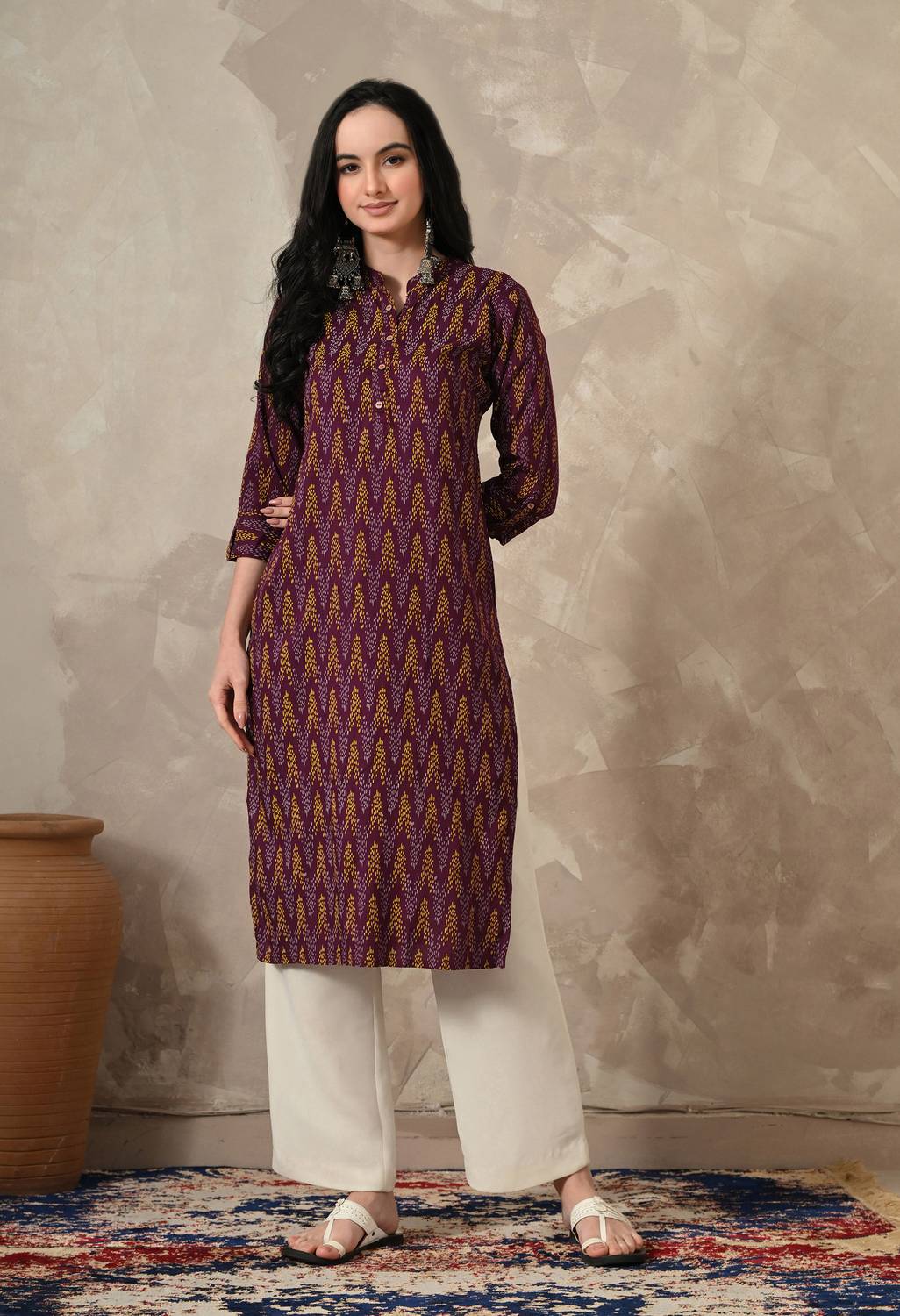 Glowworld Women Printed Viscose Rayon Straight Kurta (Maroon)