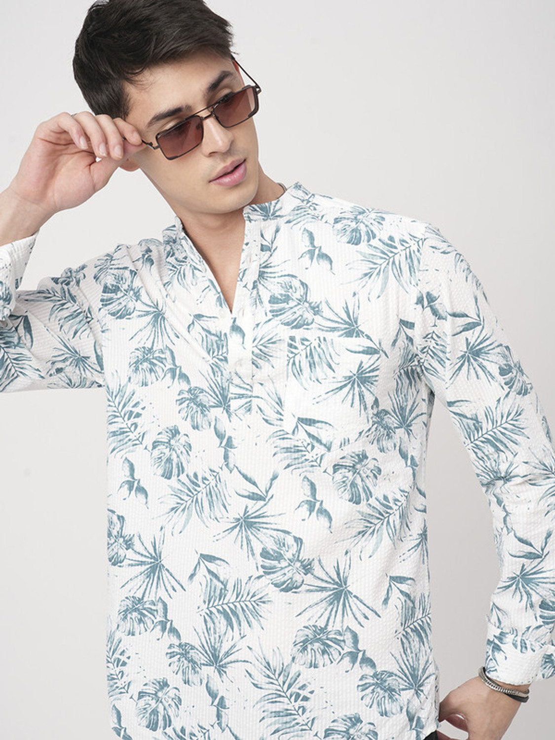 Image of VASTRADO Men Printed Straight Kurta