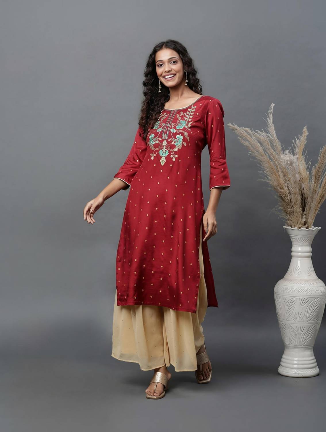 Aurelia Women Printed, Embroidered Straight Kurta