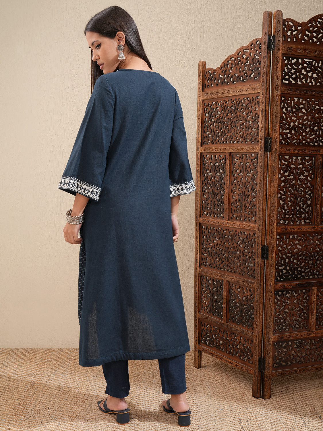 Image of Vishudh Women Embroidered Straight Kurta
