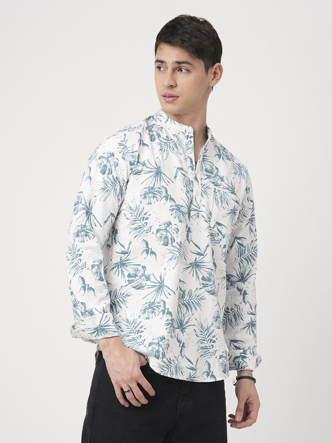 Image of VASTRADO Men Printed Straight Kurta