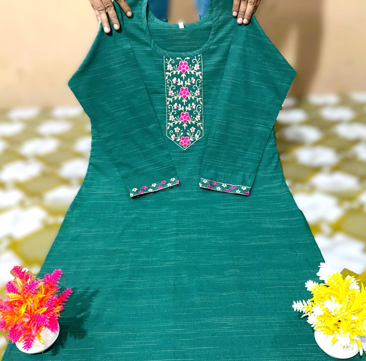 AuzaSho Collection Women Self Design Straight Kurta