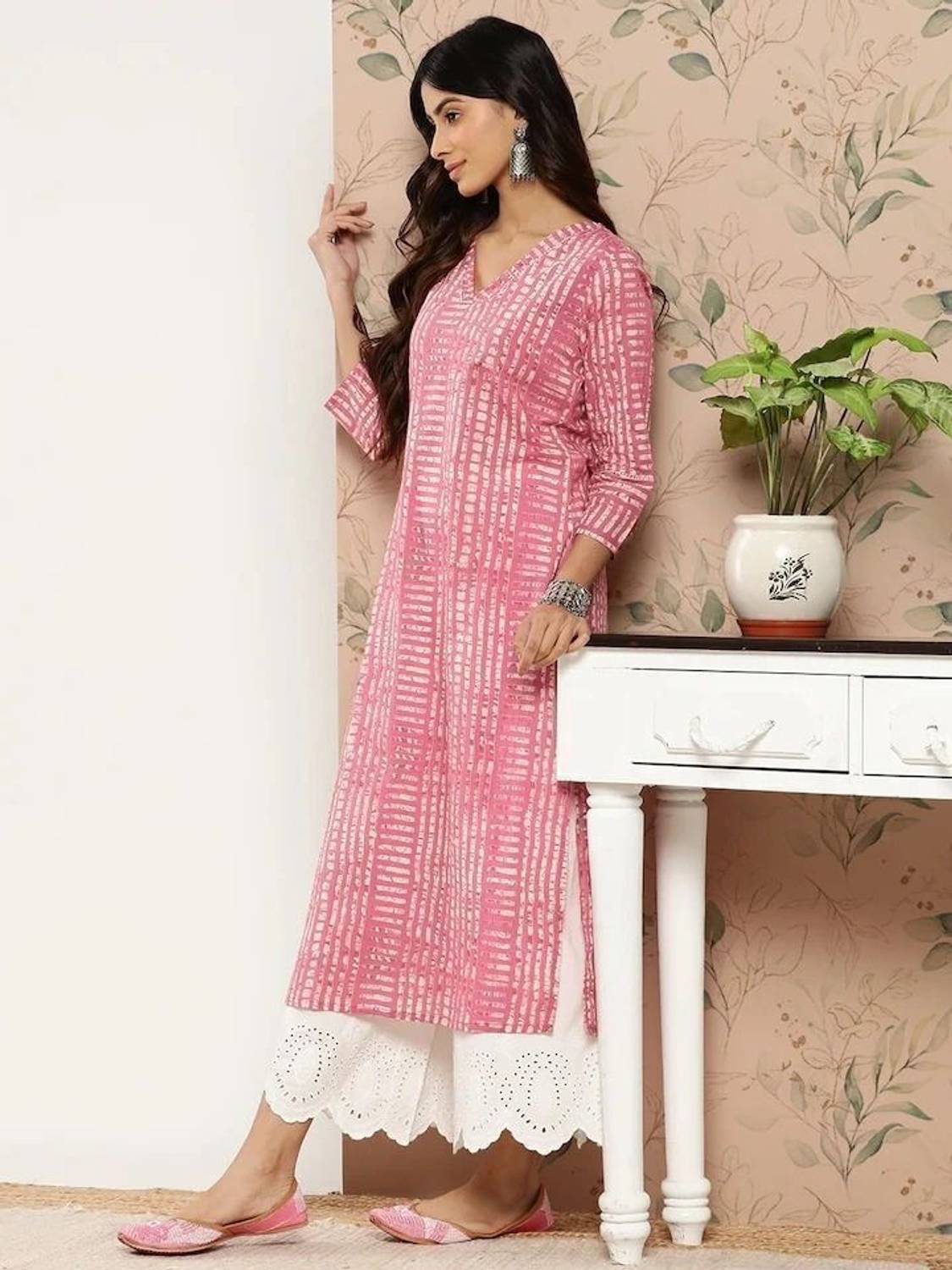 Ambrosia retail Women Striped Cotton Blend Straight Kurta (Pink)