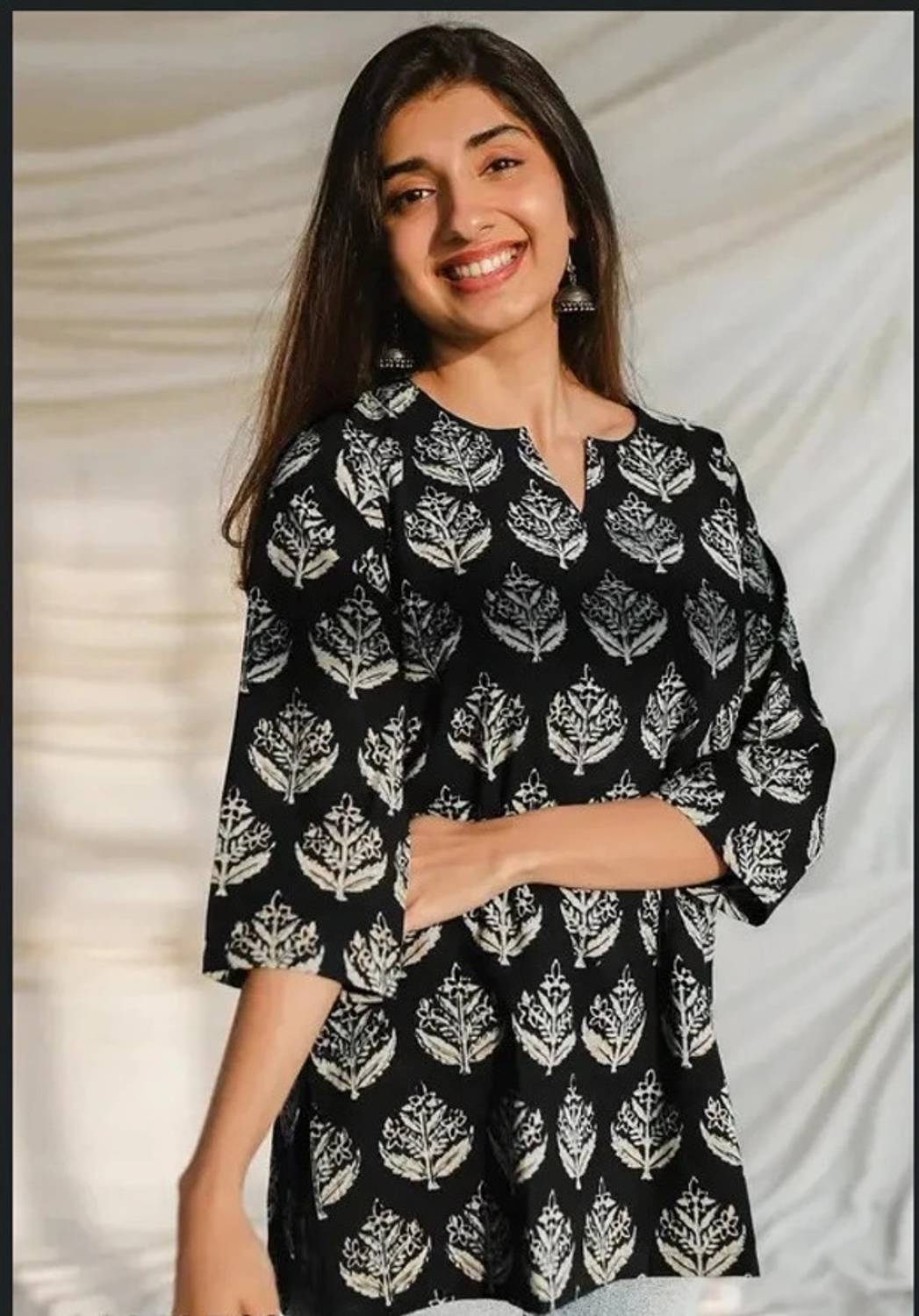 CHECHI Women Printed Viscose Rayon Straight Kurta (Black)