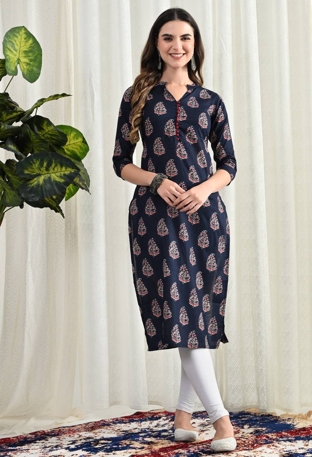 Amthi Women Floral Print Straight Kurta