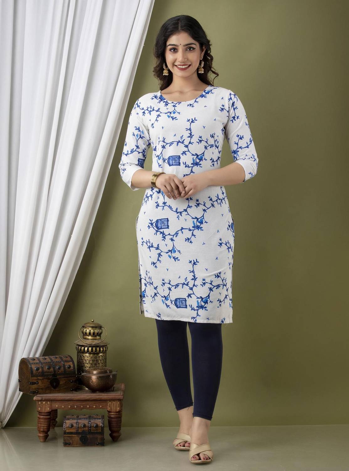 Surhi Women Printed Straight Kurta