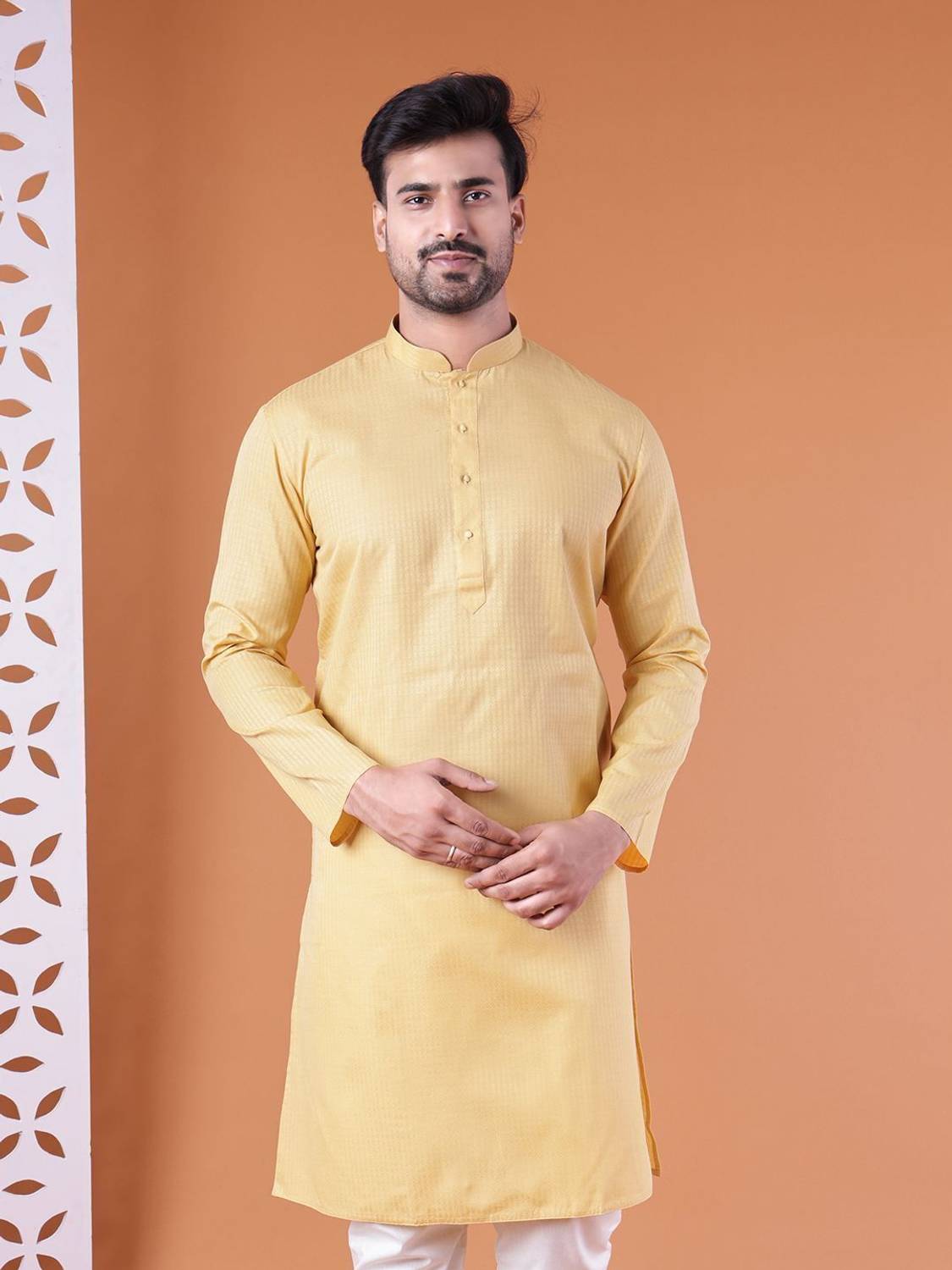 Aurik Men Solid Straight Kurta