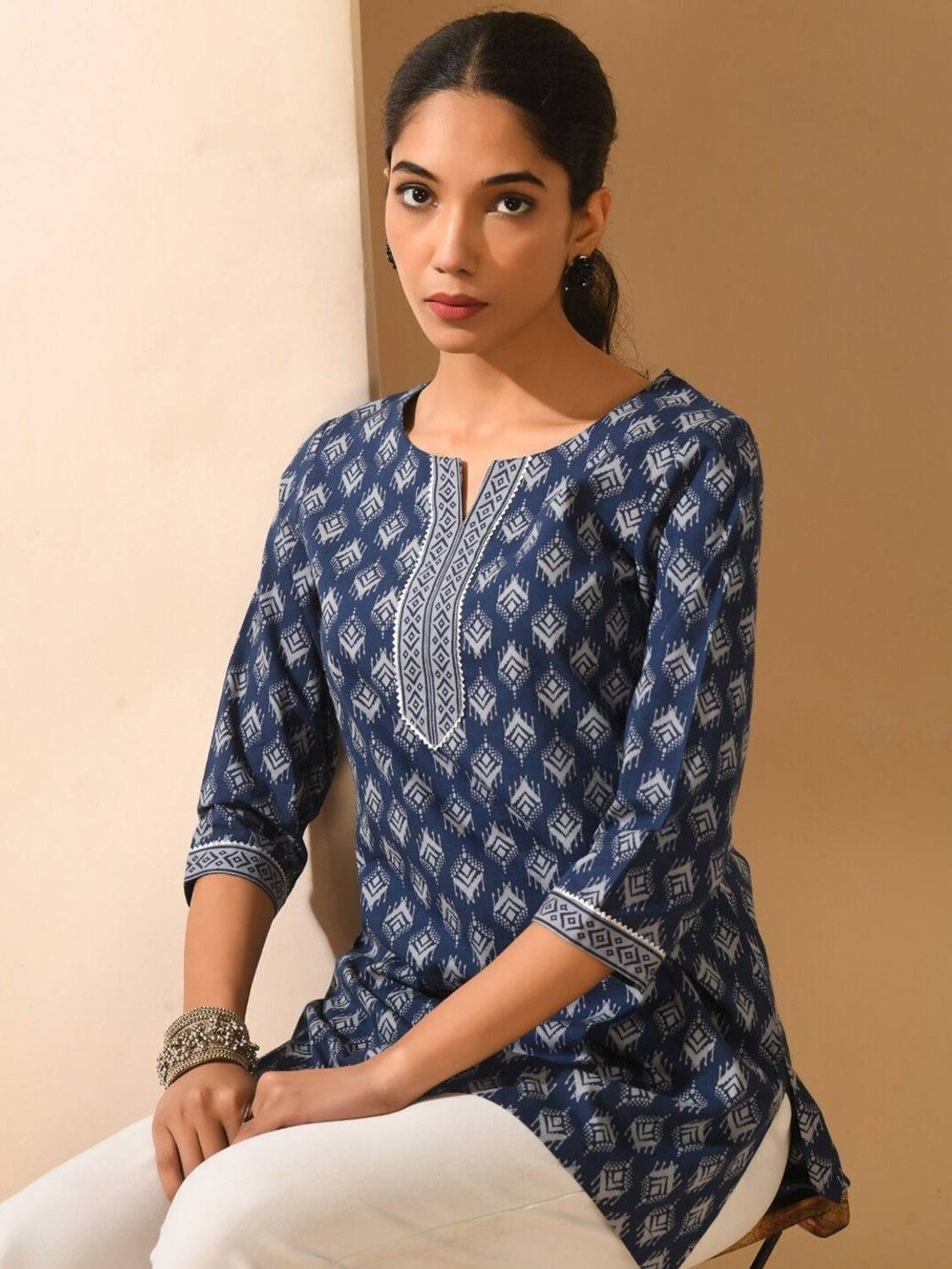 BHADRIYAA Women Printed Viscose Rayon Straight Kurta (Blue)