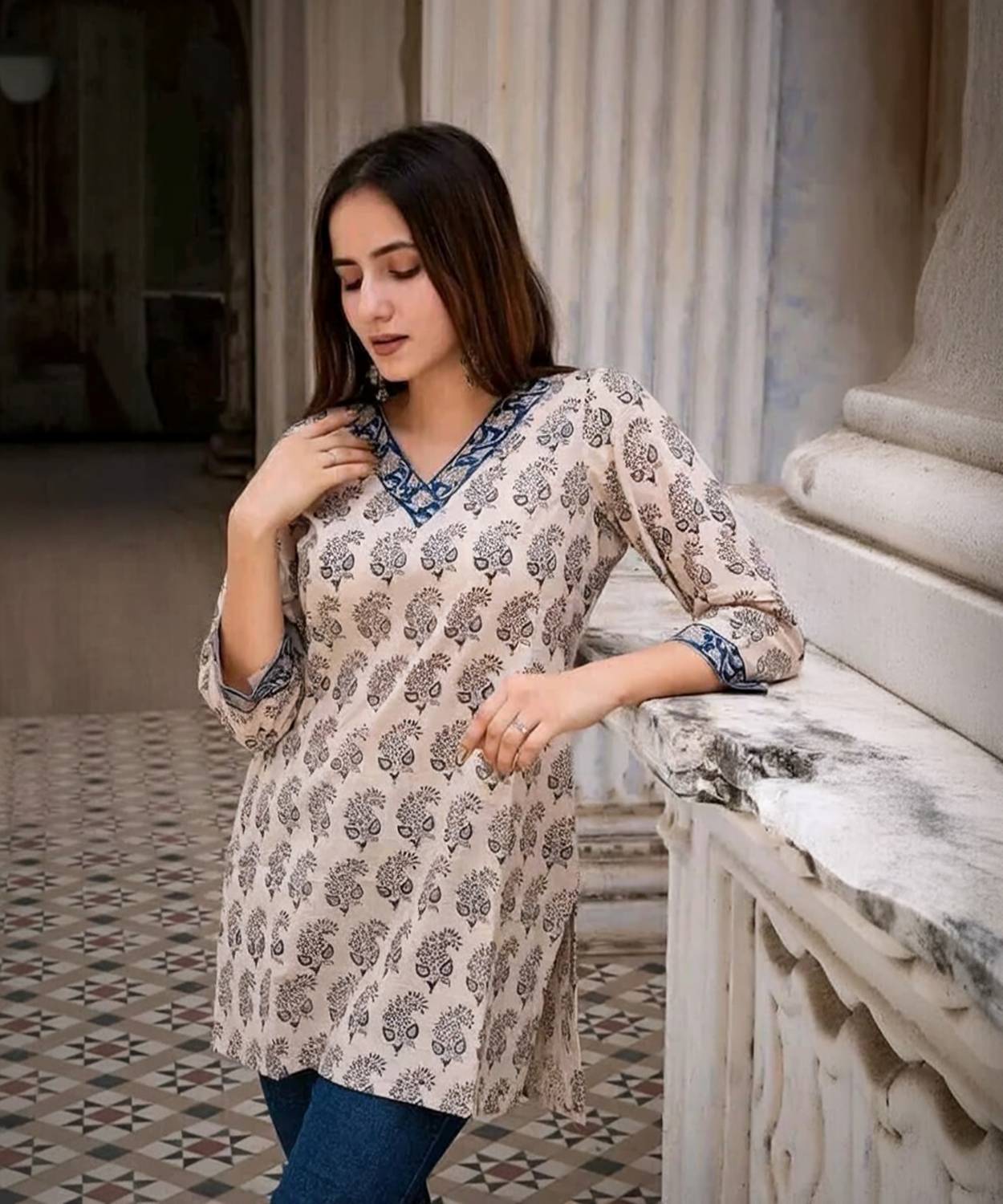 Mialo fashion Women Printed Viscose Rayon Straight Kurta (White)