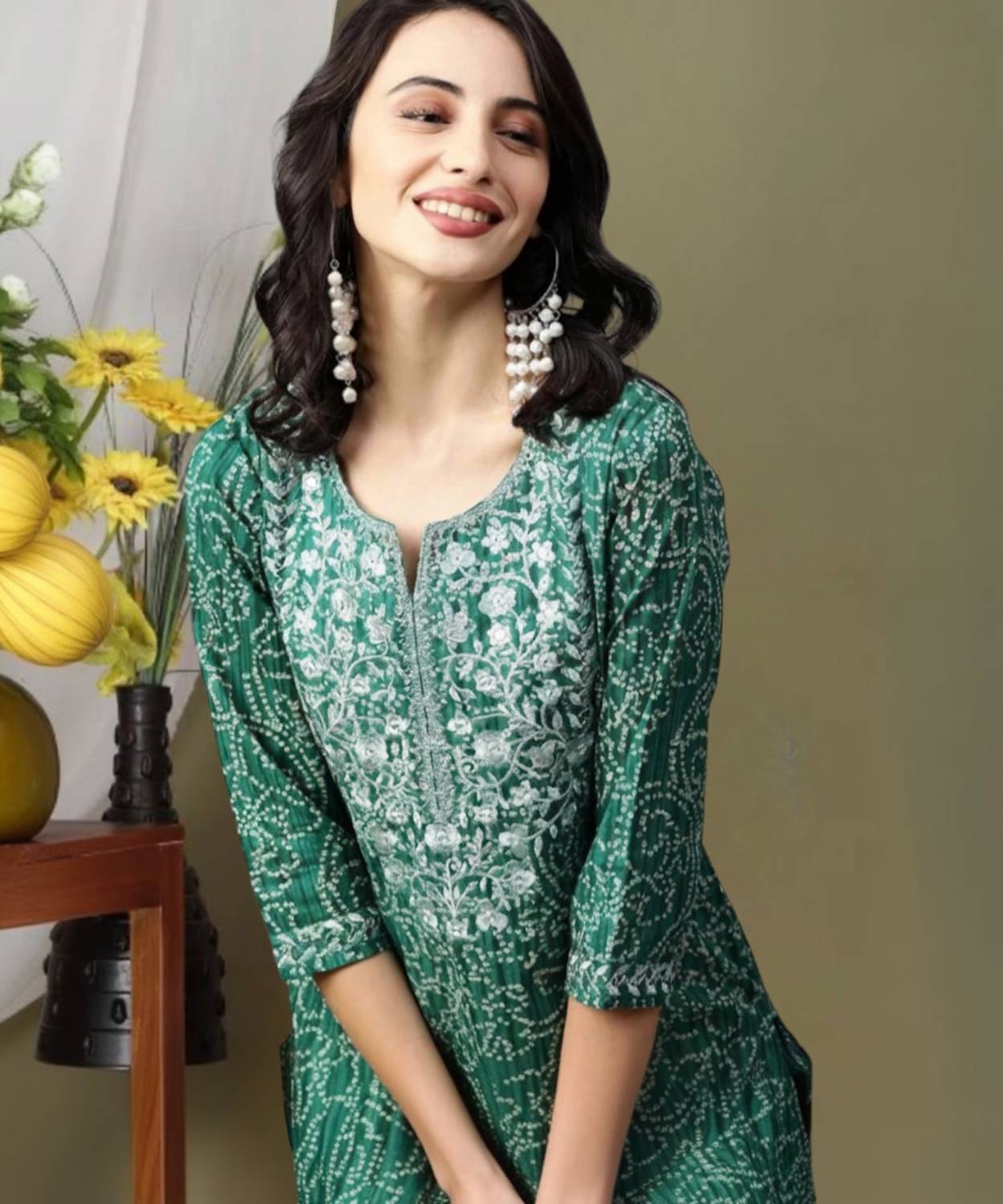 Wawlooks Women Printed, Embroidered Viscose Rayon Straight Kurta
