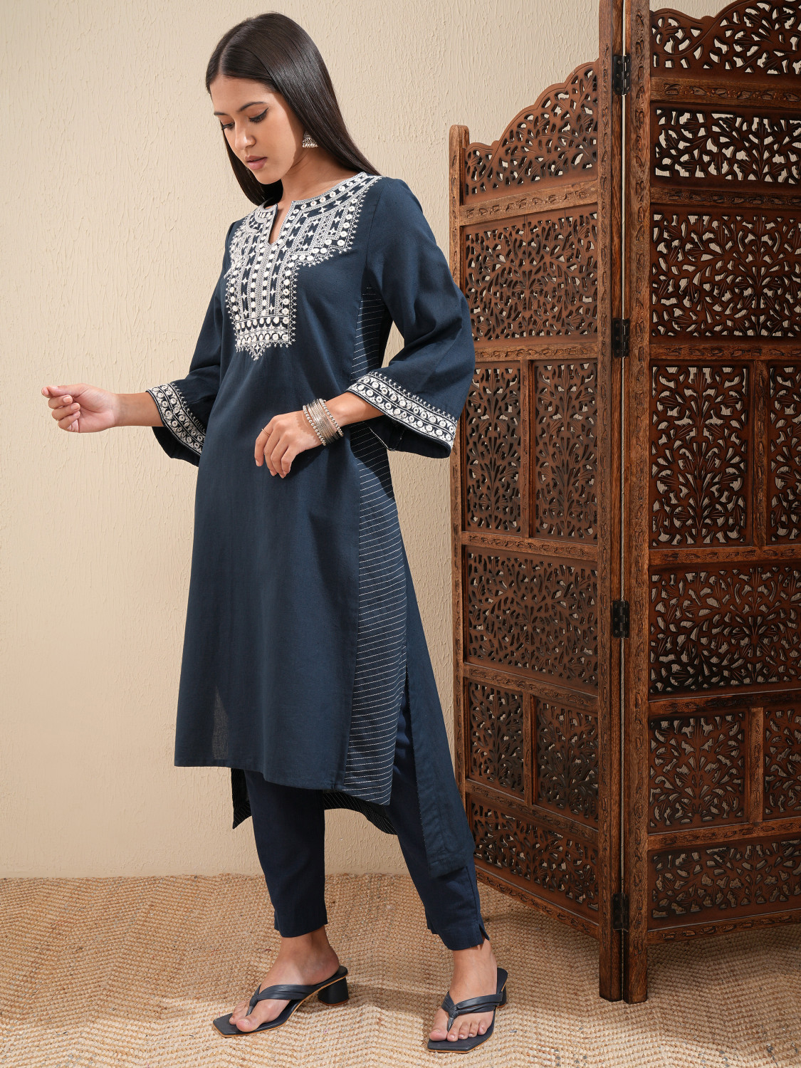 Image of Vishudh Women Embroidered Straight Kurta