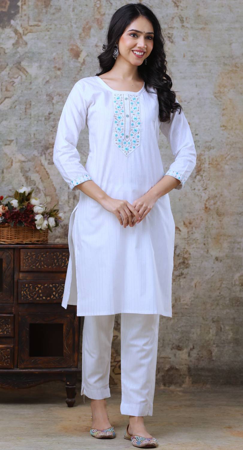 Auzanoor Collection Women Printed Straight Kurta