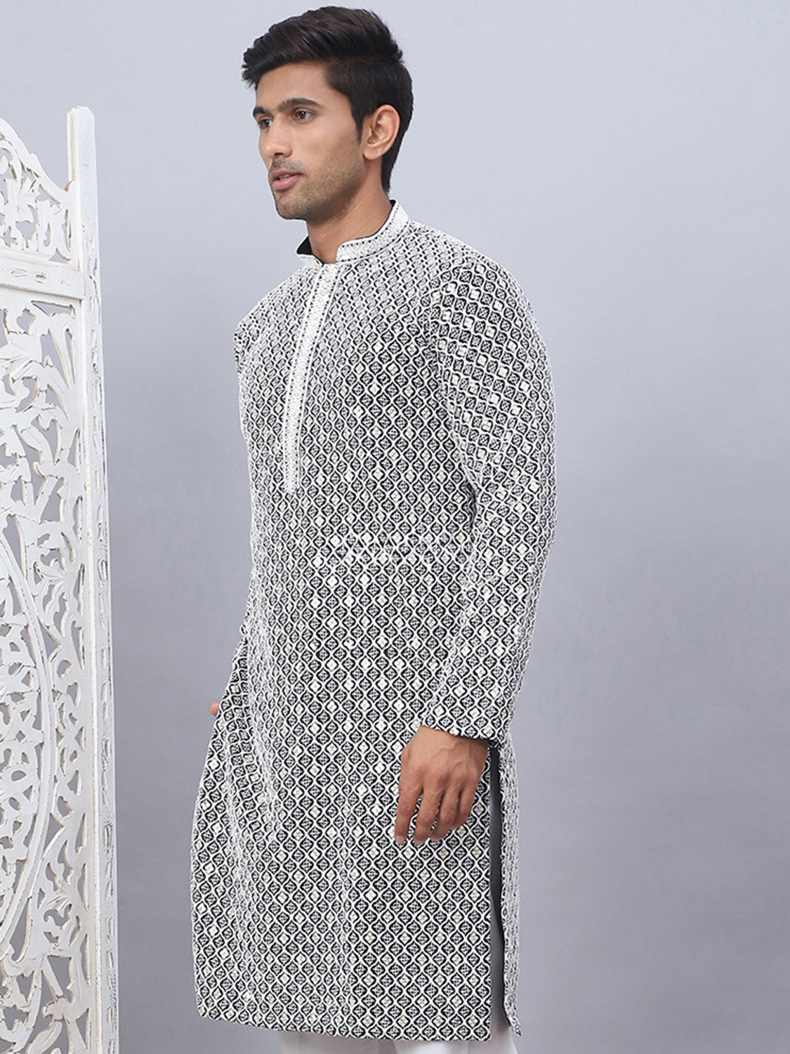 Image of Jompers Men Embroidered Straight Kurta
