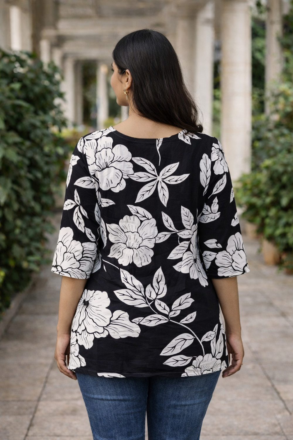 Image of threadsphere Women Floral Print, Embroidered Straight Kurta