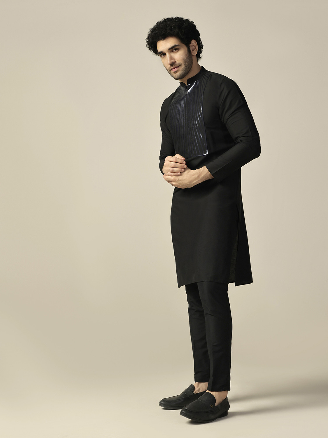 Image of Kisah Embellished Cotton Blend Straight Kurta for Men (Black)
