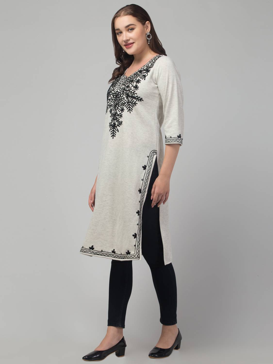 DIAMOND RUBY Women Embroidered Straight Kurta