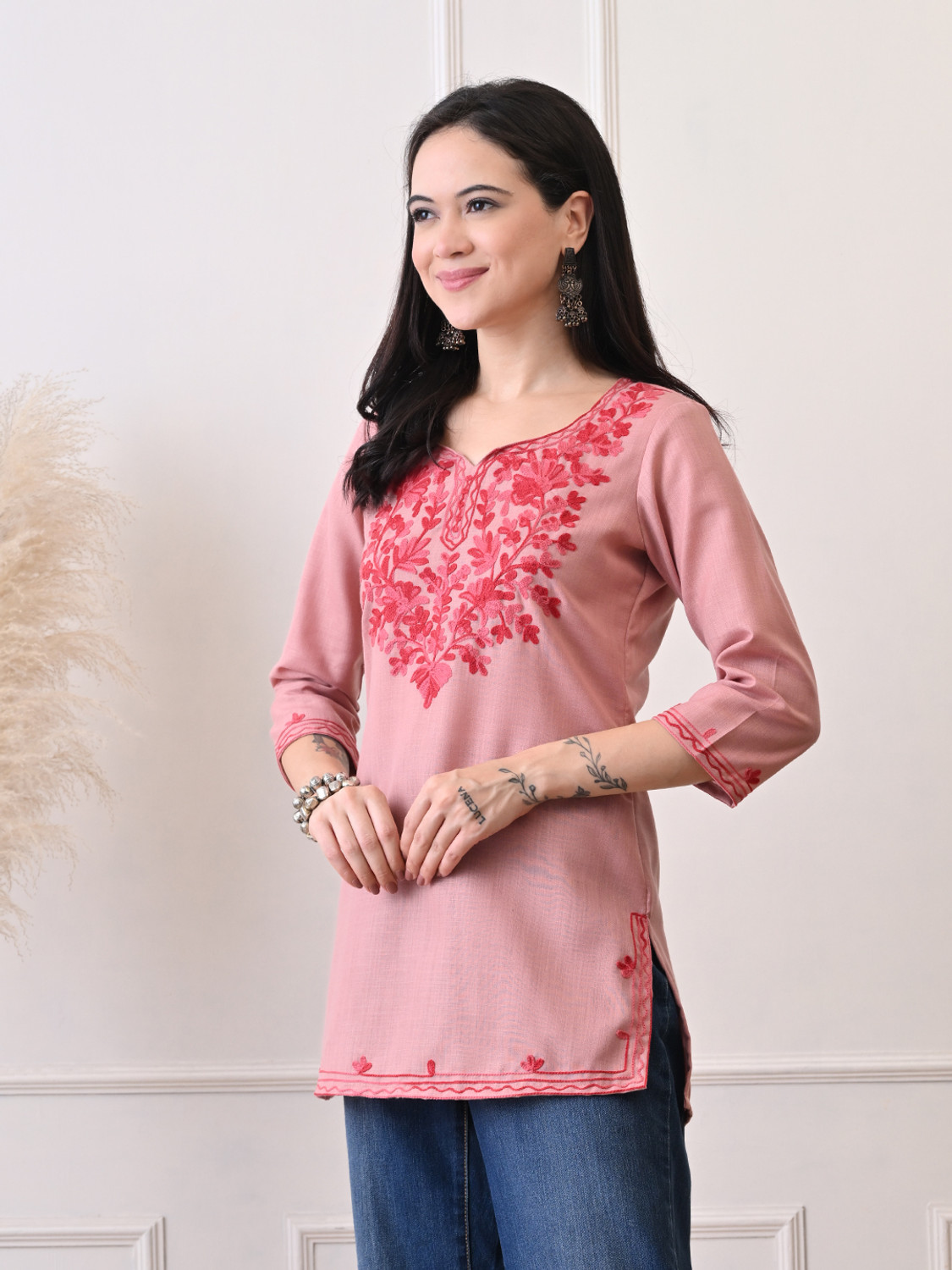 Image of Akshatani Women Embroidered Straight Kurta