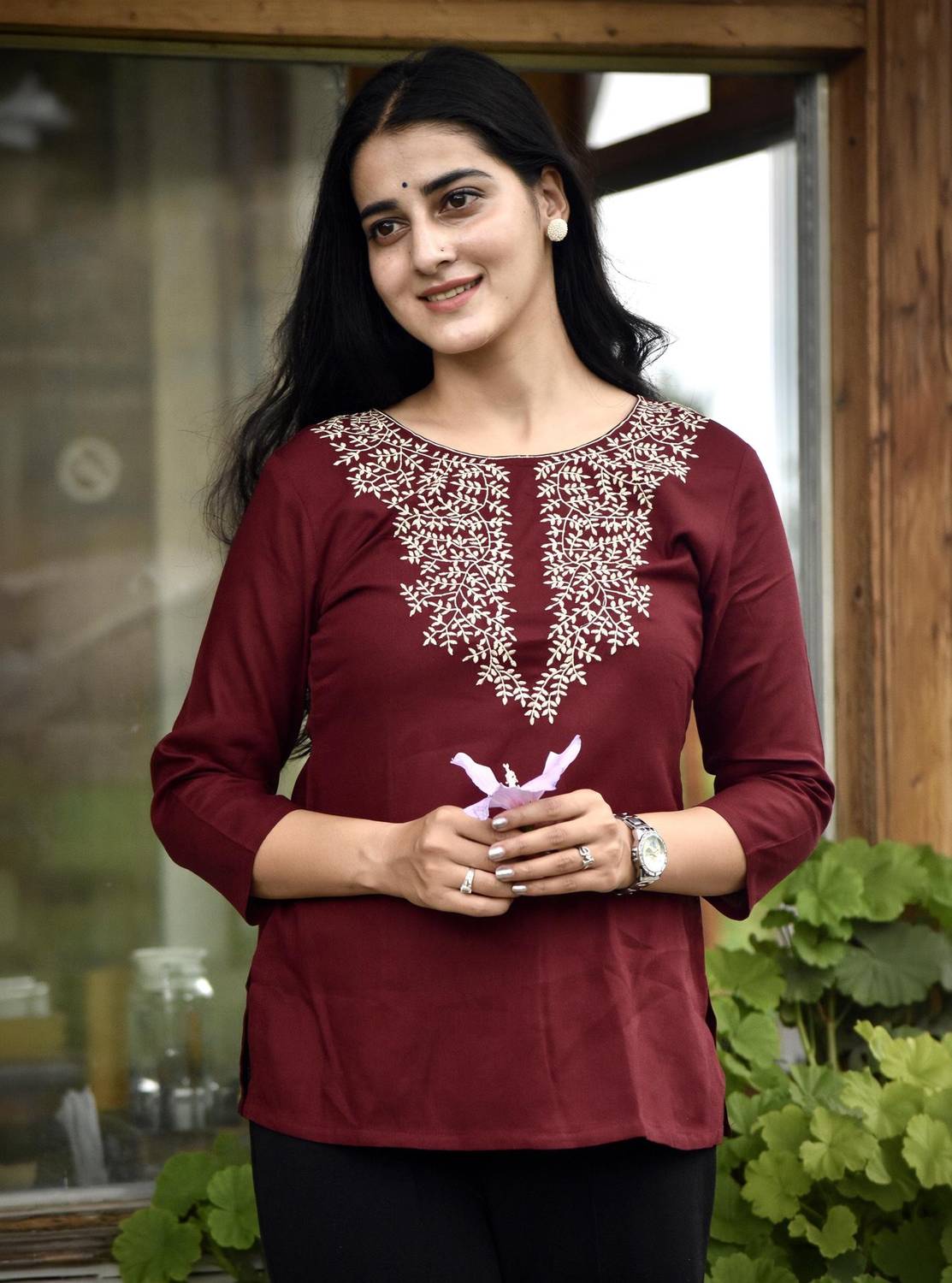 Bahe Kuritz Women Embroidered Straight Kurta