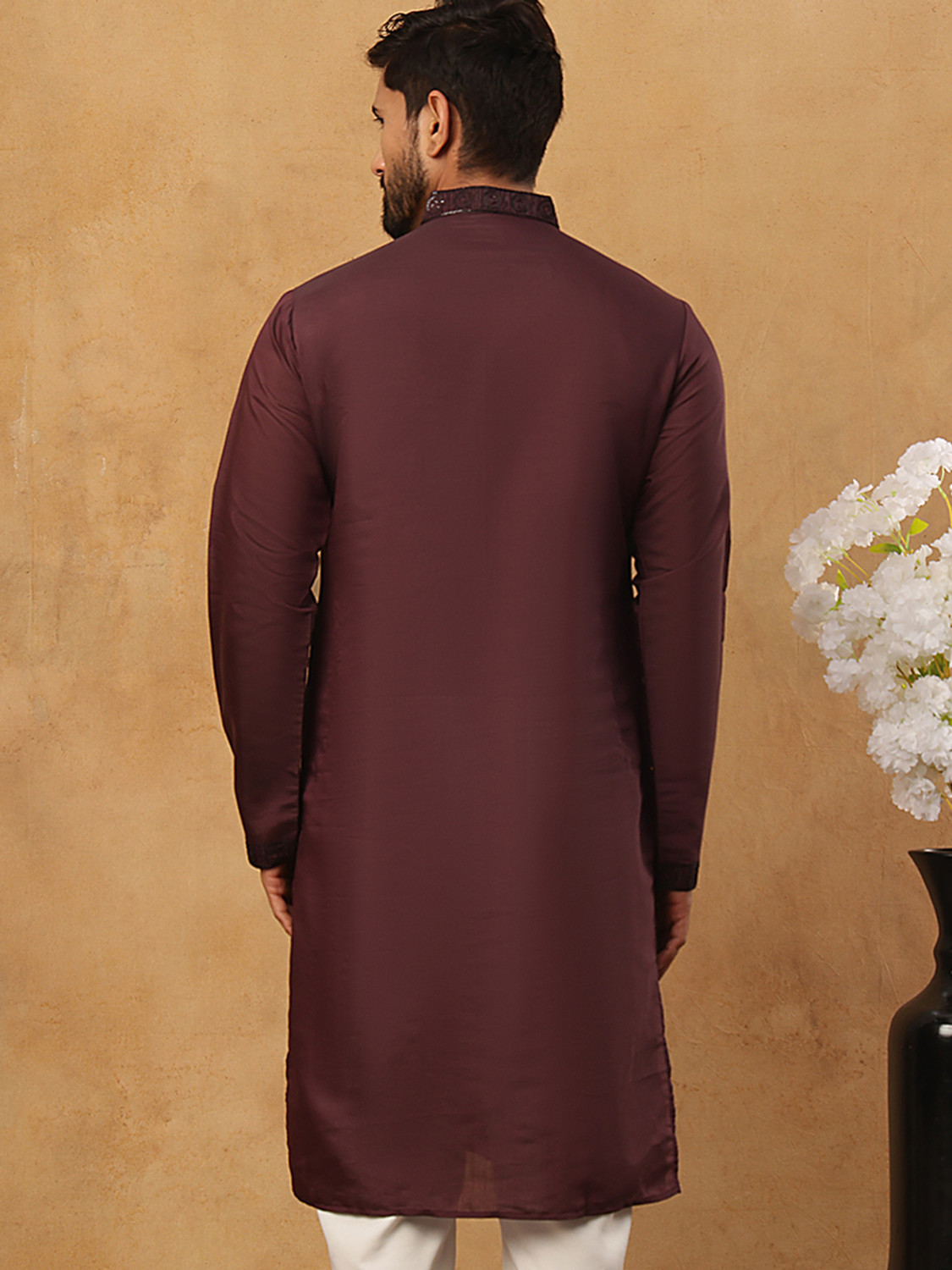 Image of Jompers Men Embroidered Straight Kurta