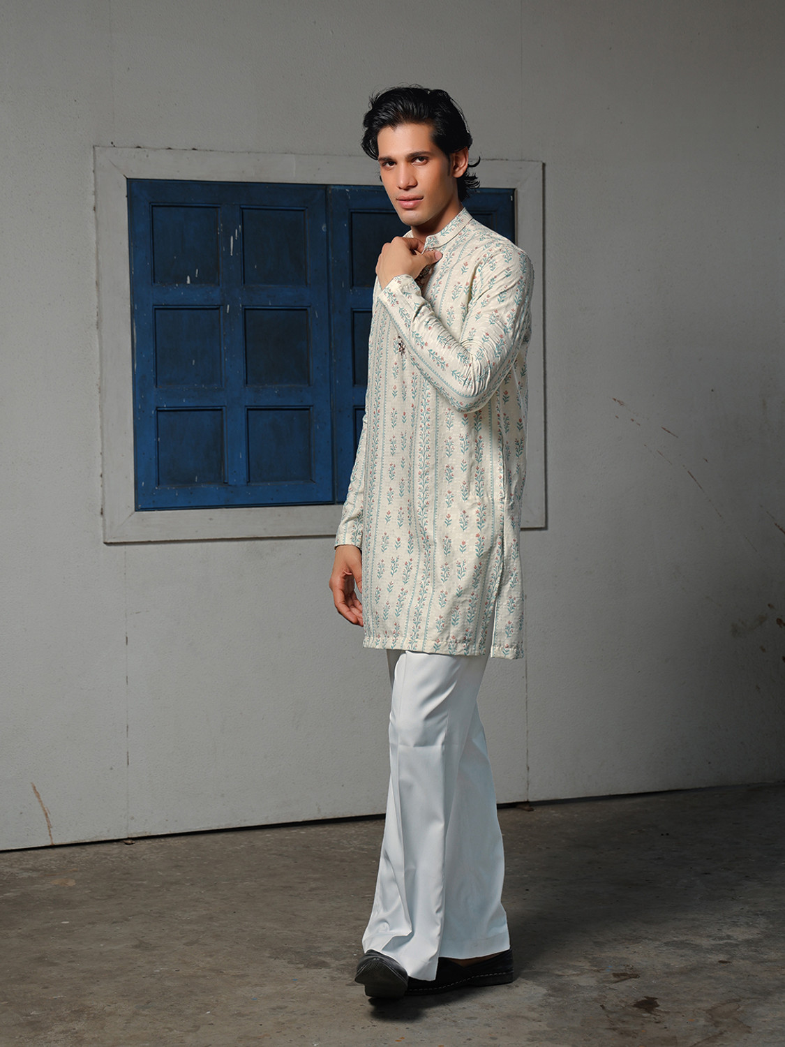 Image of Varbandhan Men Printed Straight Kurta