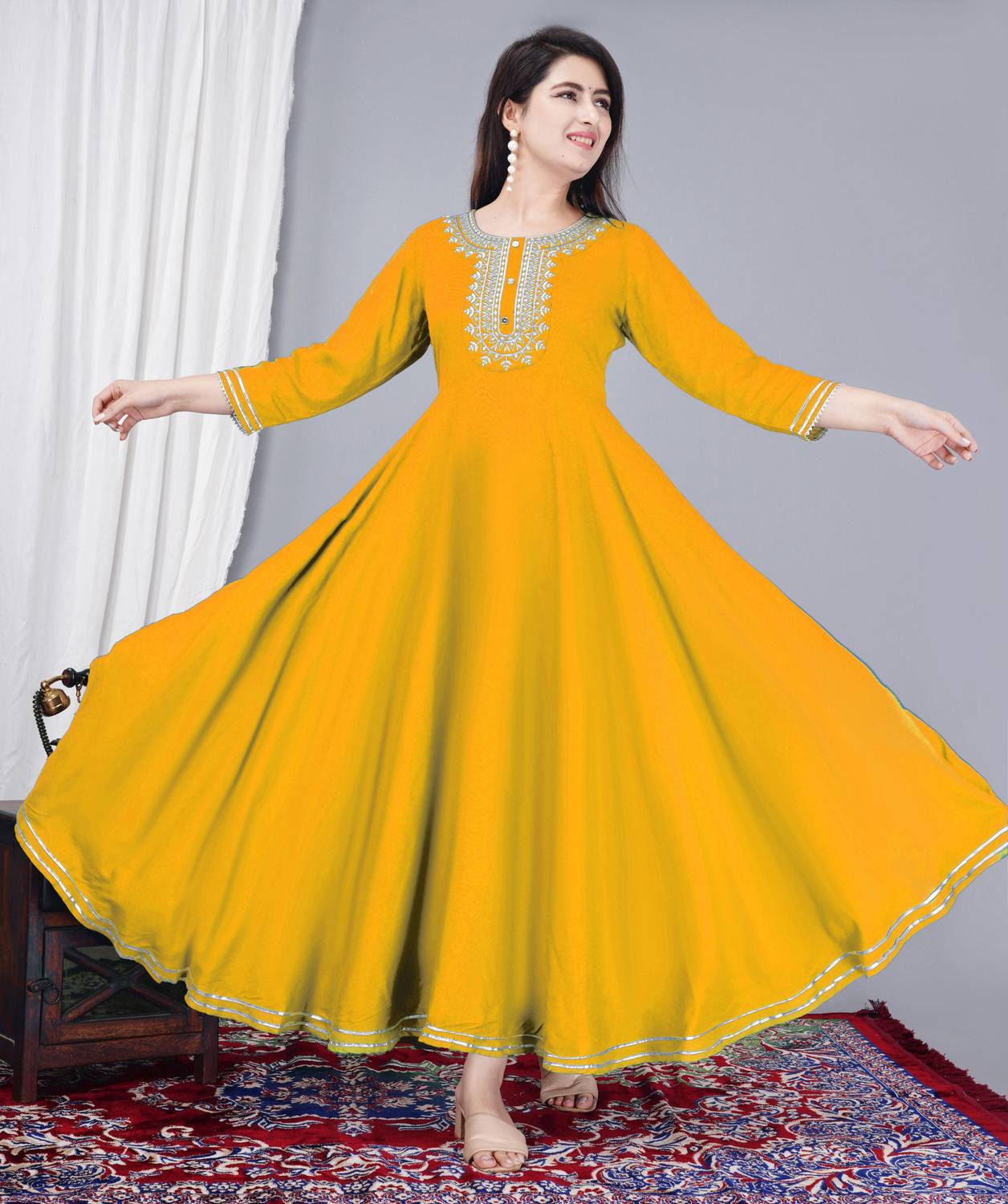 Nikhat Women Solid Viscose Rayon Anarkali Kurta (Black)