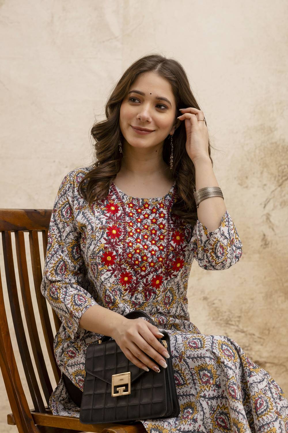 Surhi Women Embroidered Cotton Blend Straight Kurta (Multicolor)