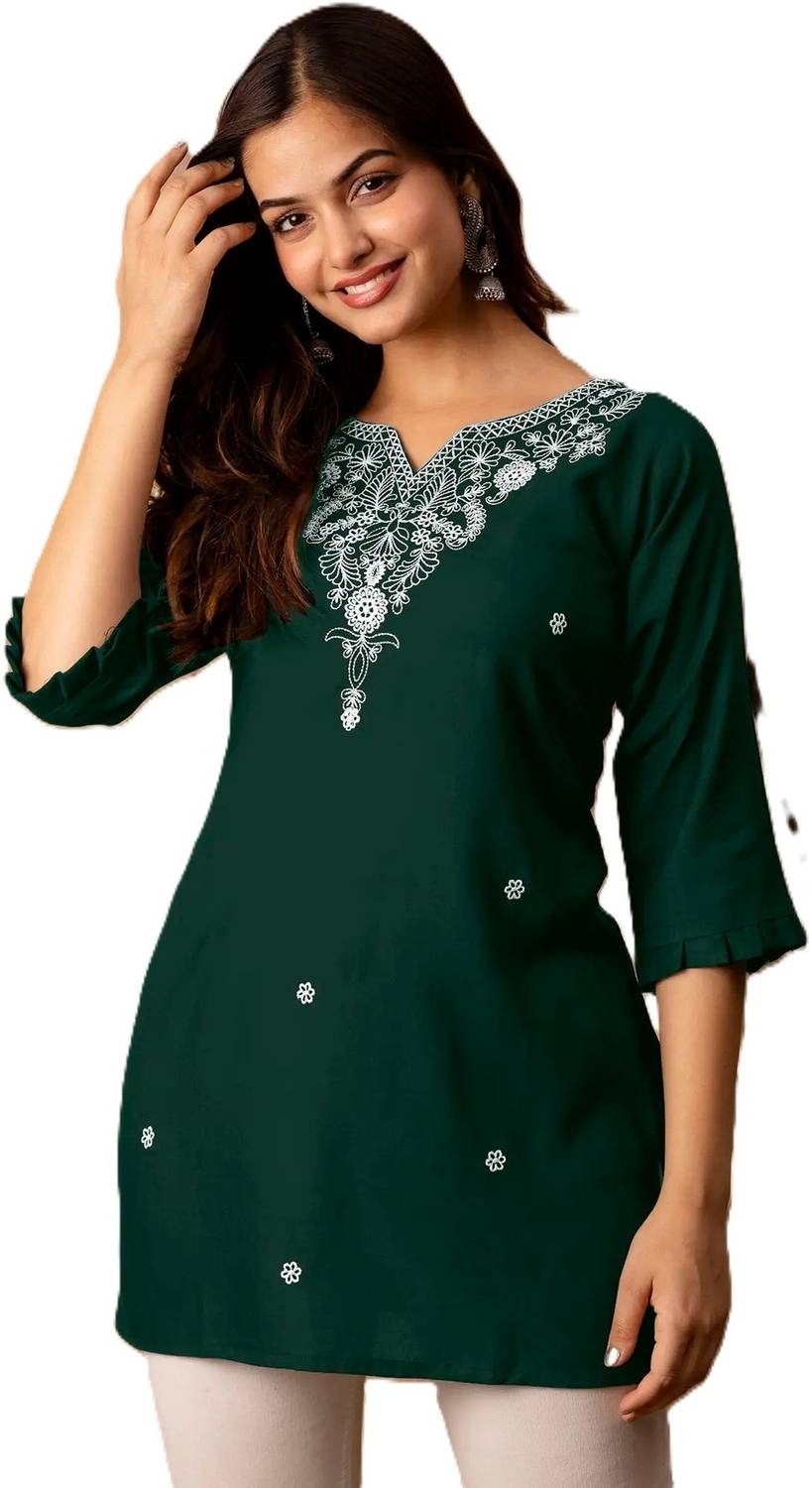 Synthify Women Embroidered Straight Kurta