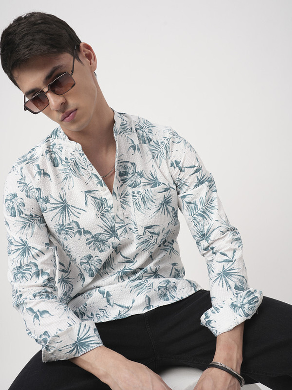 Image of VASTRADO Men Printed Straight Kurta