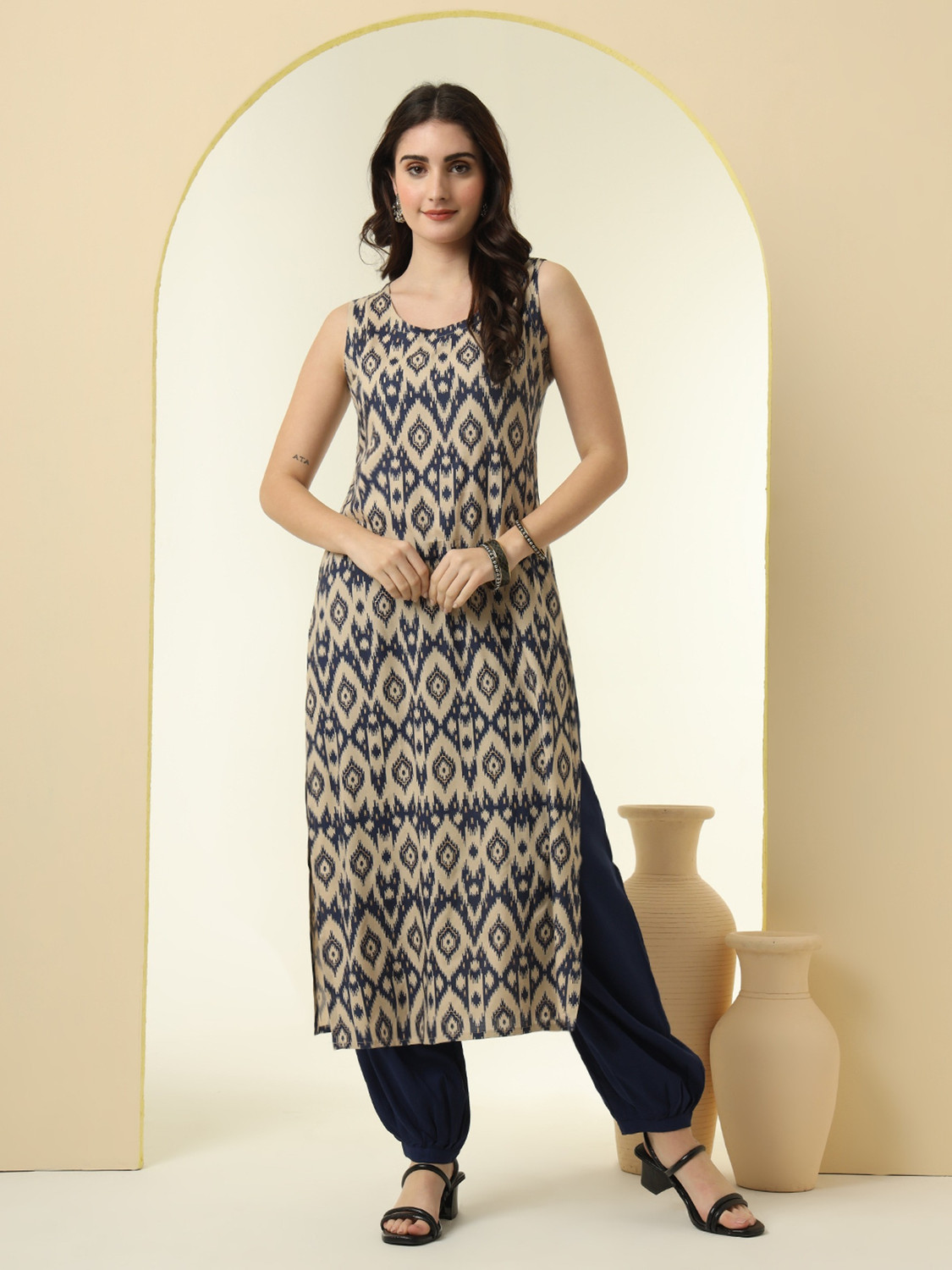 Image of SILKSUTRA Women Printed Straight Kurta