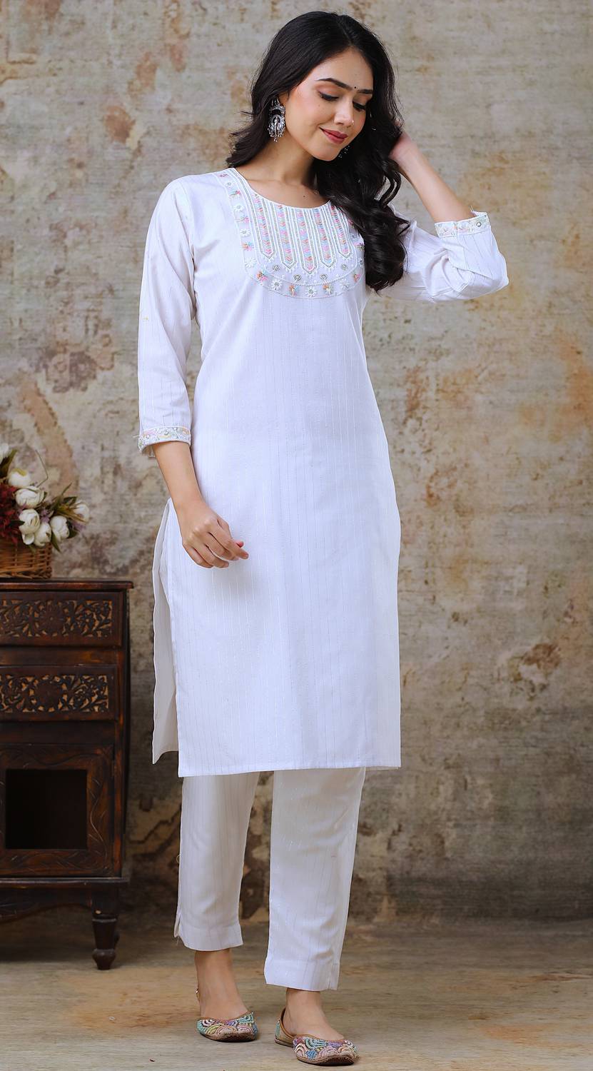 Auzanoor Collection Women Printed Straight Kurta