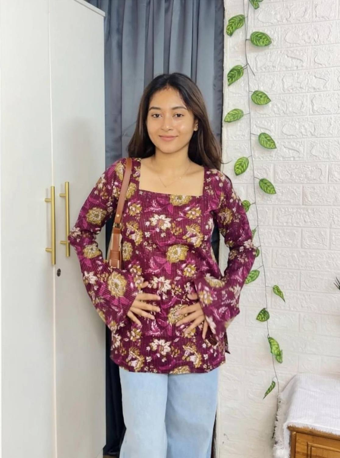 Aarohi Fashion Women Floral Print Straight Kurta
