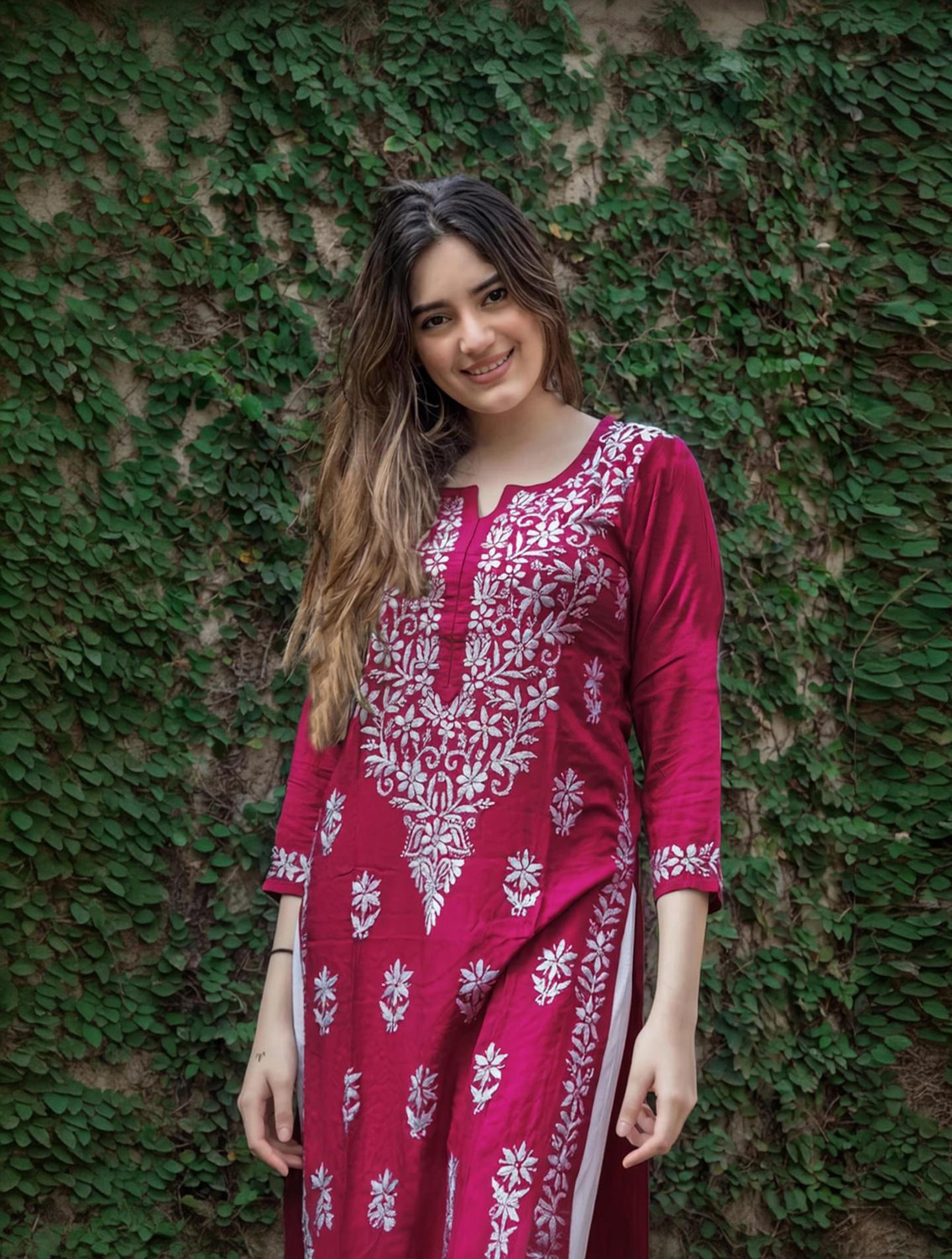 anushansa Women Embroidered Straight Kurta