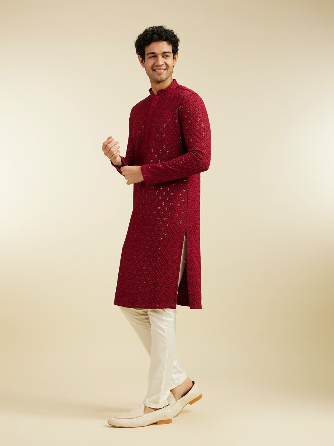 Image of DIWAS by Manyavar Men Embroidered Straight Kurta