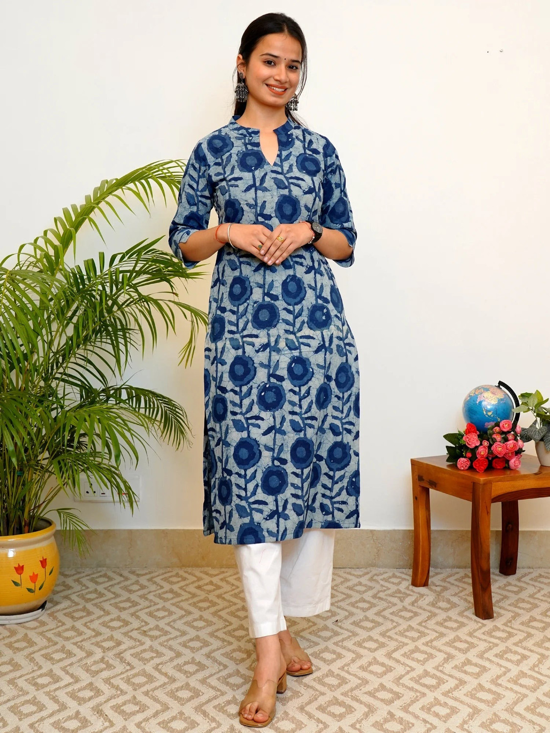 Image of SILKSUTRA Women Printed Straight Kurta