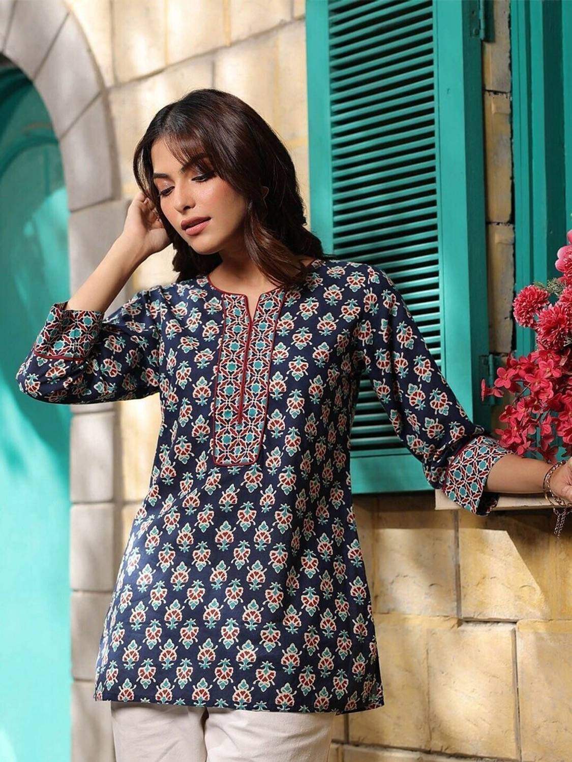 KANCH CREATION Women Printed Viscose Rayon Straight Kurta (Multic