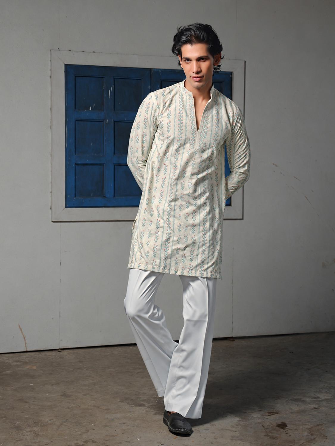 Image of Varbandhan Men Printed Straight Kurta