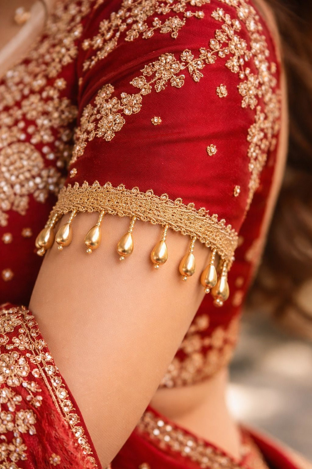 Image of DIVARA DIVARAGolden hanging pearl 4050(pack of 4meter) With Beautiful design , used in saree , suit, and many more purpose. Lace Reel