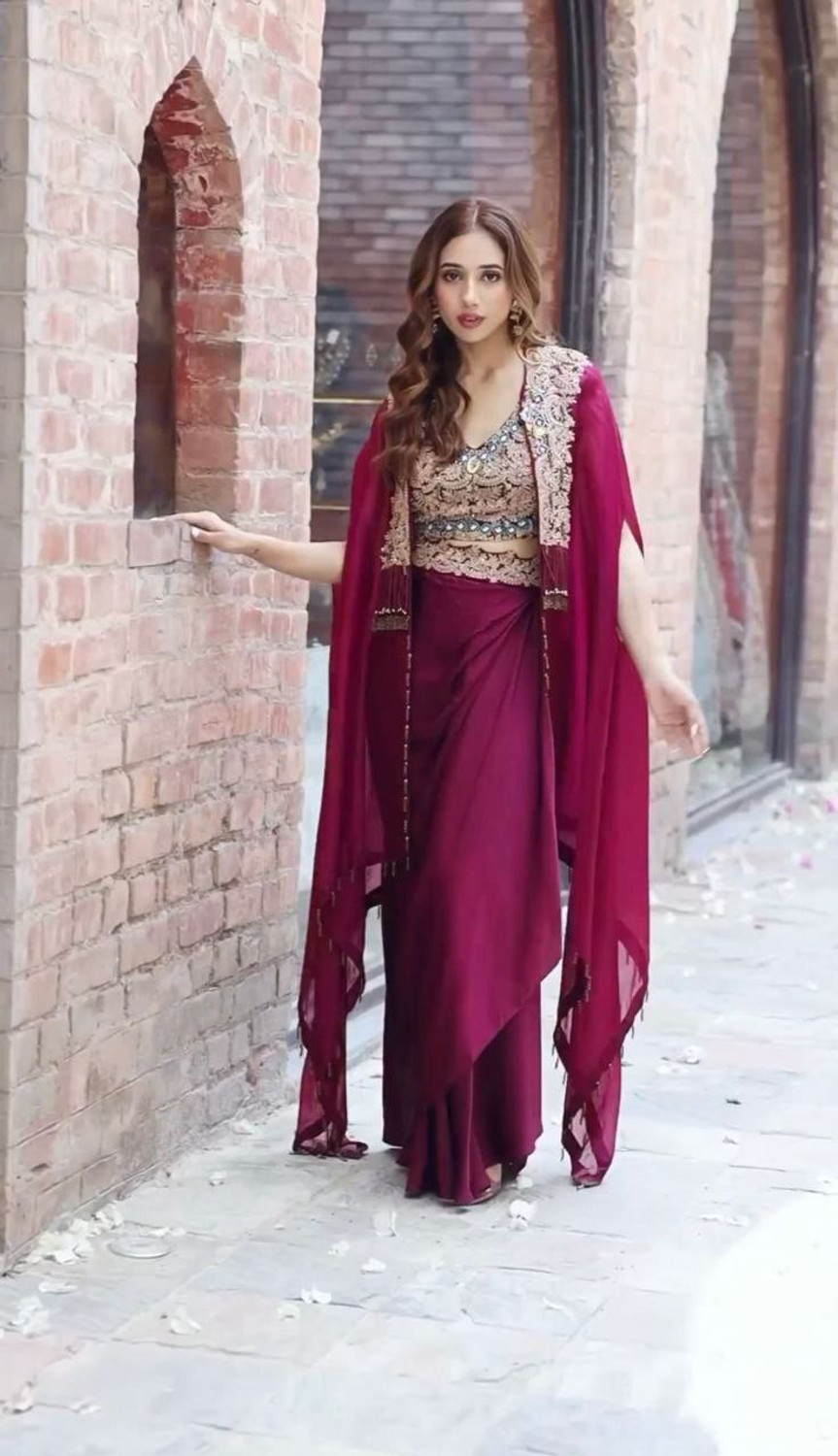 Image of NILORMYFASHION Women Crop Top Skirt Cape Set