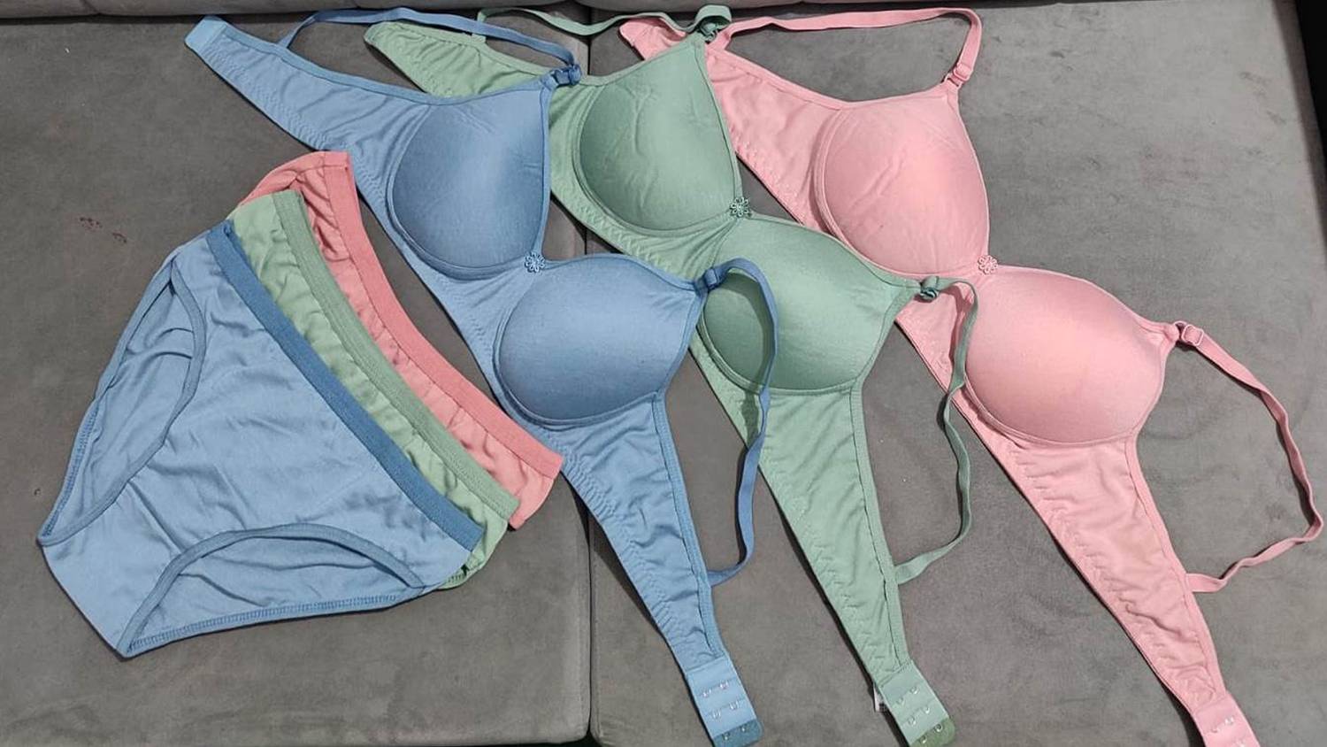 Bustin Lingerie Set
