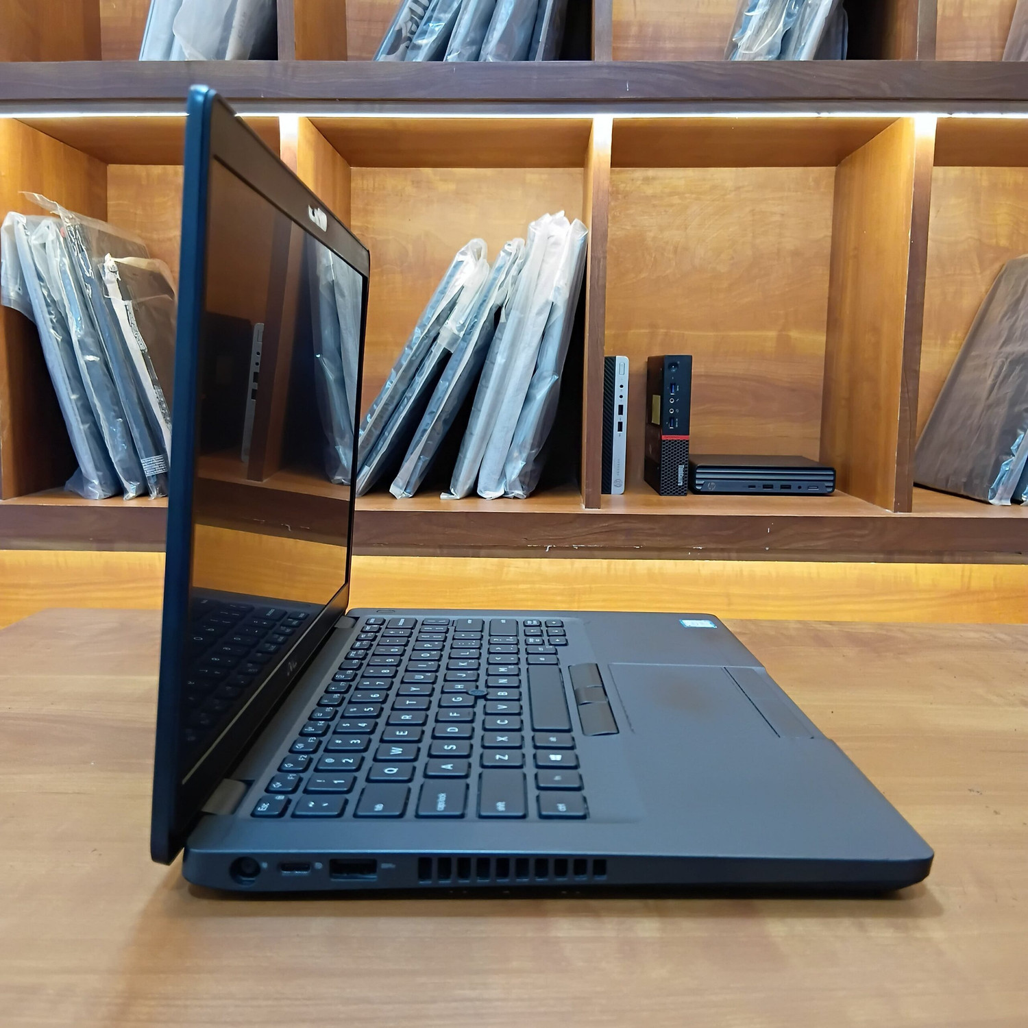 Image of DELL Renewed Latitude 5400 A++ Grade Business Class Light Weight - Windows 11 Pro, Intel Quad ( Core i5-8th Generation) Processor Type, 8500TE, 530 MB Graphics Card, 8 GB DDR-4 RAM | 2600 MHz, 256 GB SSD M.2. Mini PC