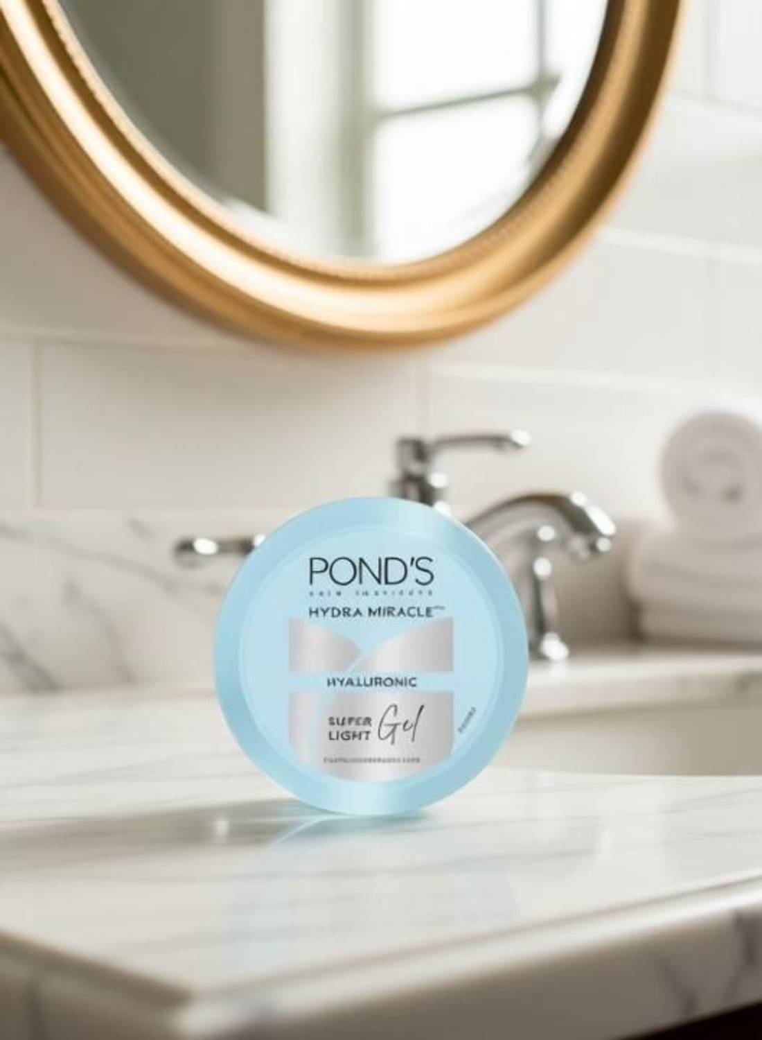 POND's Super Light Moisturiser Gel 200ml - Image 2