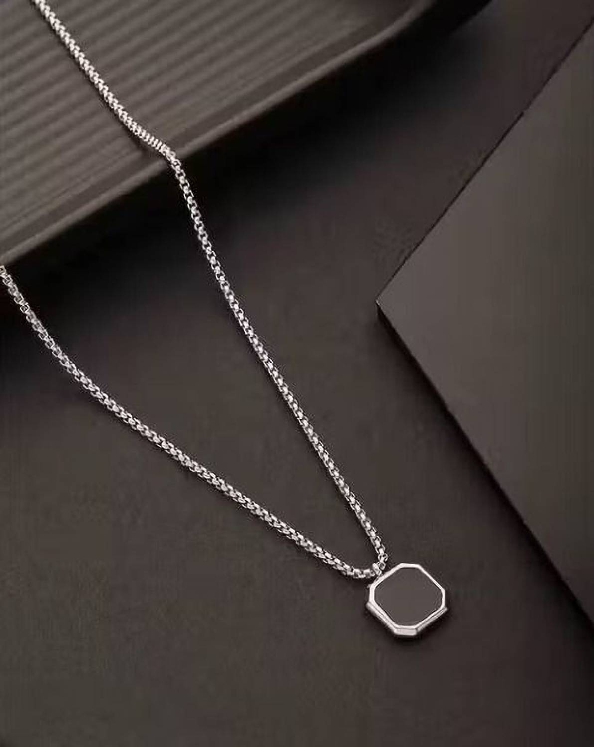 Smykker Black Octagon Pendant Silver Plated Stainless Steel Chain - Image 2