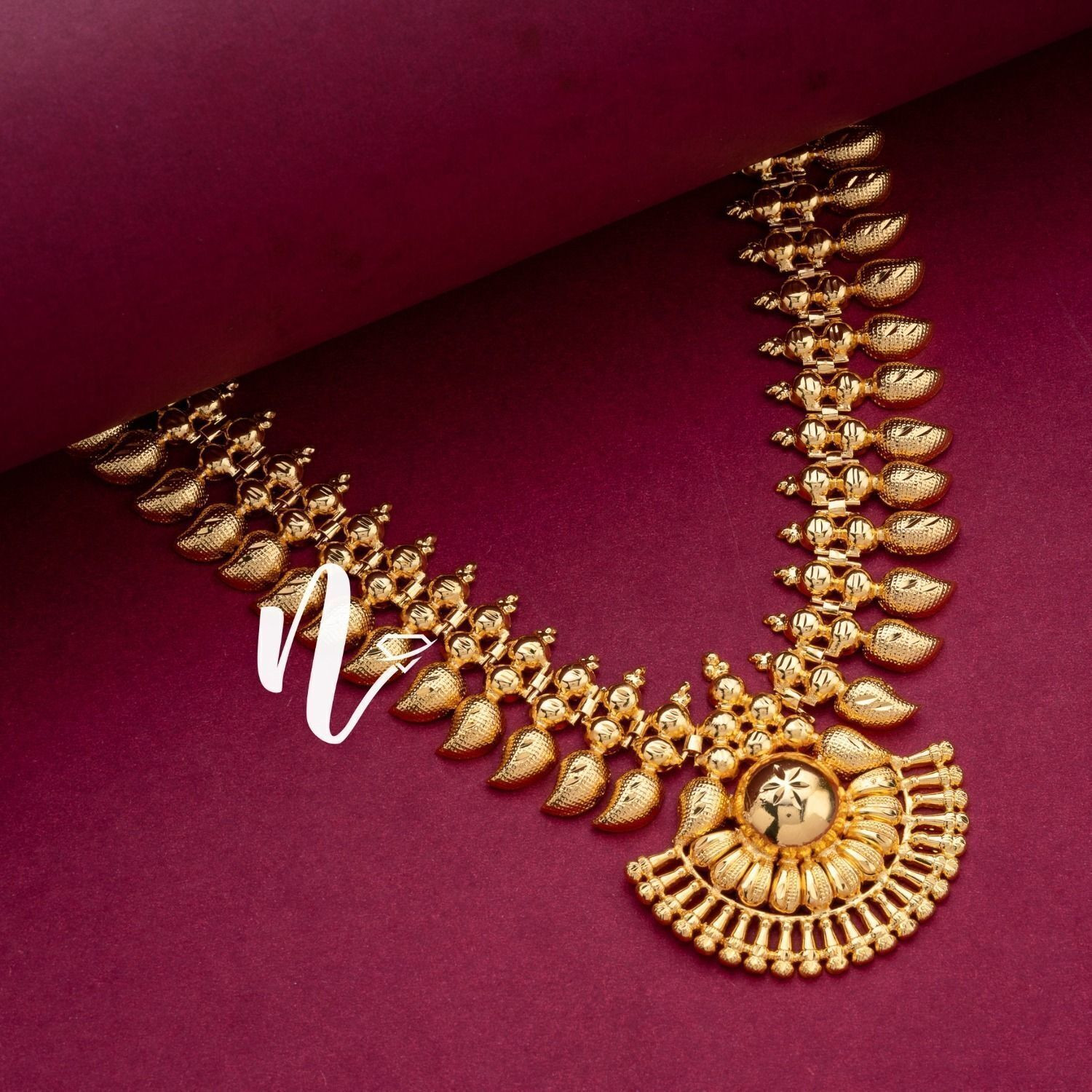 Image of MARIGOLD MERAGOLD Women Artificial jewelry Gold-plated Plated Copper Necklace
