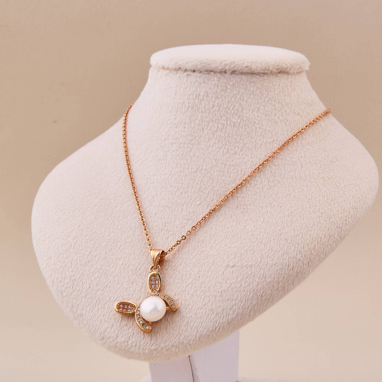 Shop Exquisite Uri Delicate CZ Necklace Set | Tarinika – Tarinika India 【送料無料】 セザンヌ レディース ネックレス・チョーカー アクセサリー Pearl & Crystal Cubic Zirconia Teardrop Stone Frontal Collar Necklace Gold/CZ