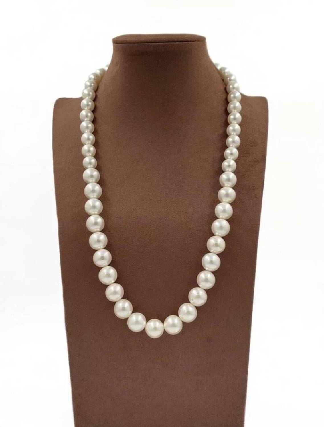 Aamrapali Silver Gems Red Quartz Stone Necklace, Stylish Red Quartz Stone Necklace for Bold Look Pearl, Jade Gold-plated Plated Stone, Alloy Necklace