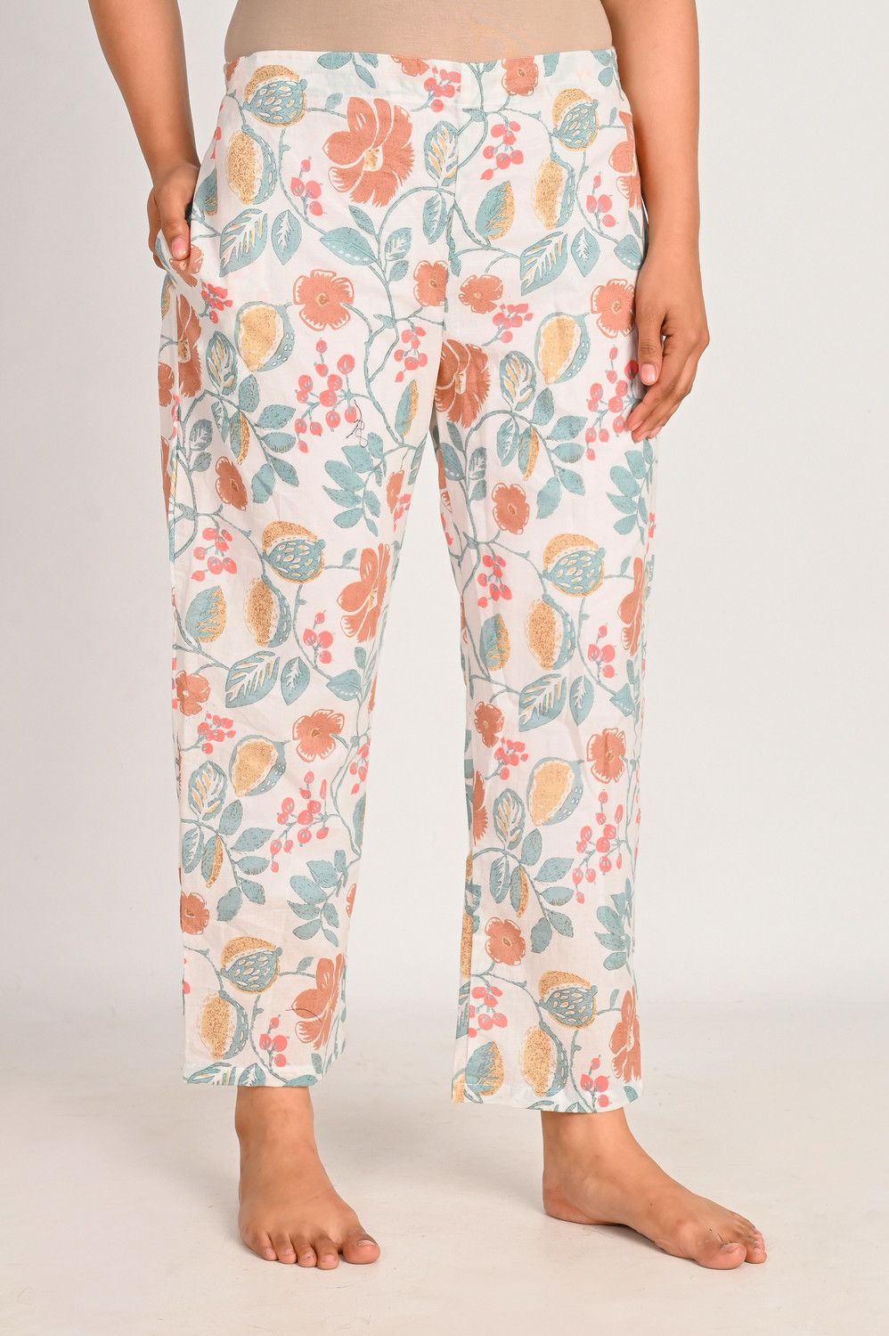 Image of Vinny's Creation Women Printed White Night Suit Set