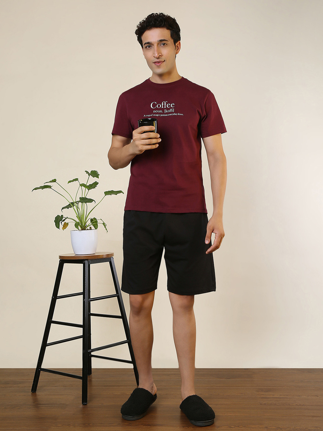 Image of SLEEPZ BY RAYMOND Men Printed Maroon, Black Night Suit Set